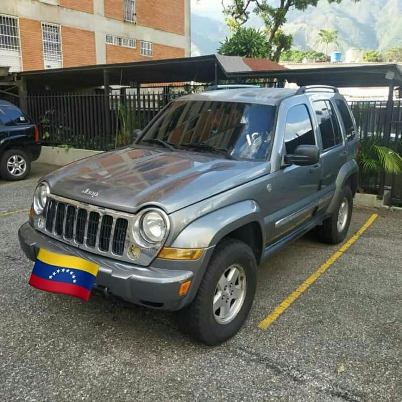 Se vende Jeep Cherokee liberty