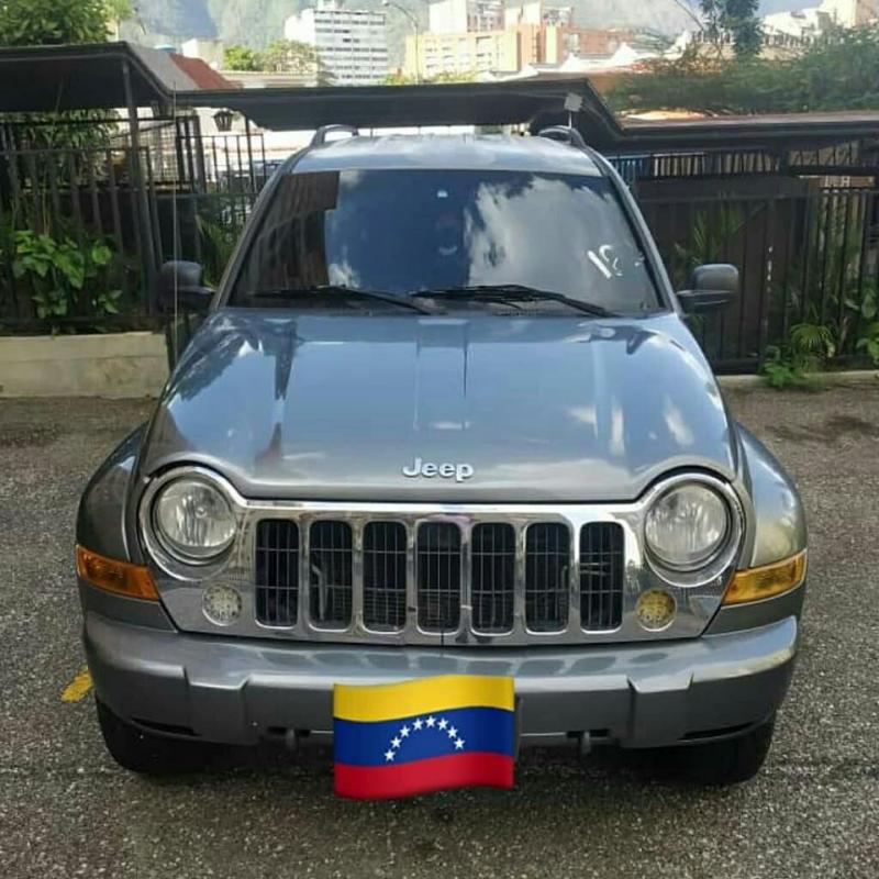 Se vende Jeep Cherokee liberty