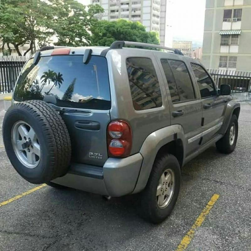 Se vende Jeep Cherokee liberty