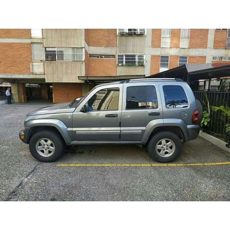 Se vende Jeep Cherokee liberty