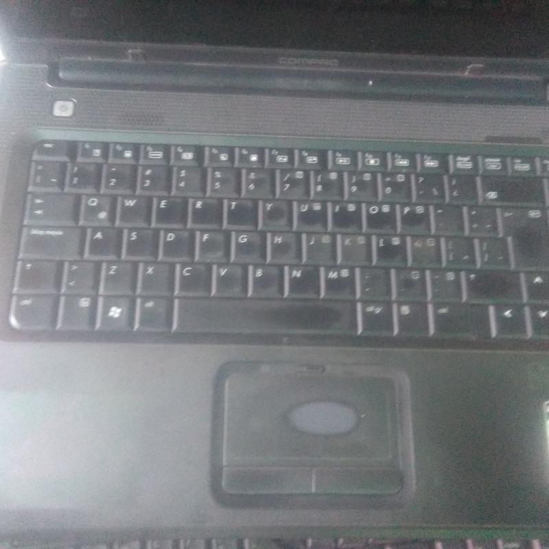 Laptop compaq F700